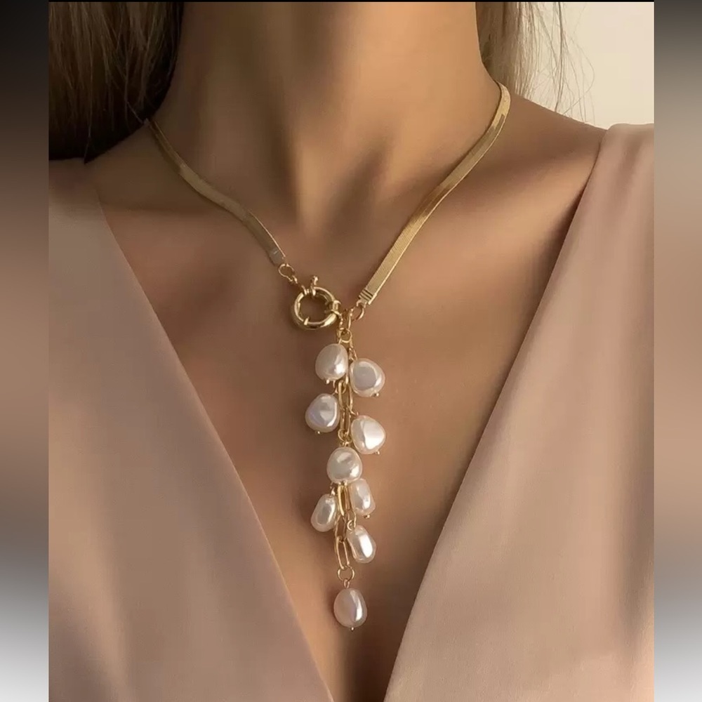 Éclat Perle Lariat Sculptural Freshwater Pearl Drop Necklace